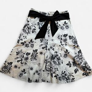 Body Central 2000s Black and Cream Floral A-Line Skirt with Black Tie Waist